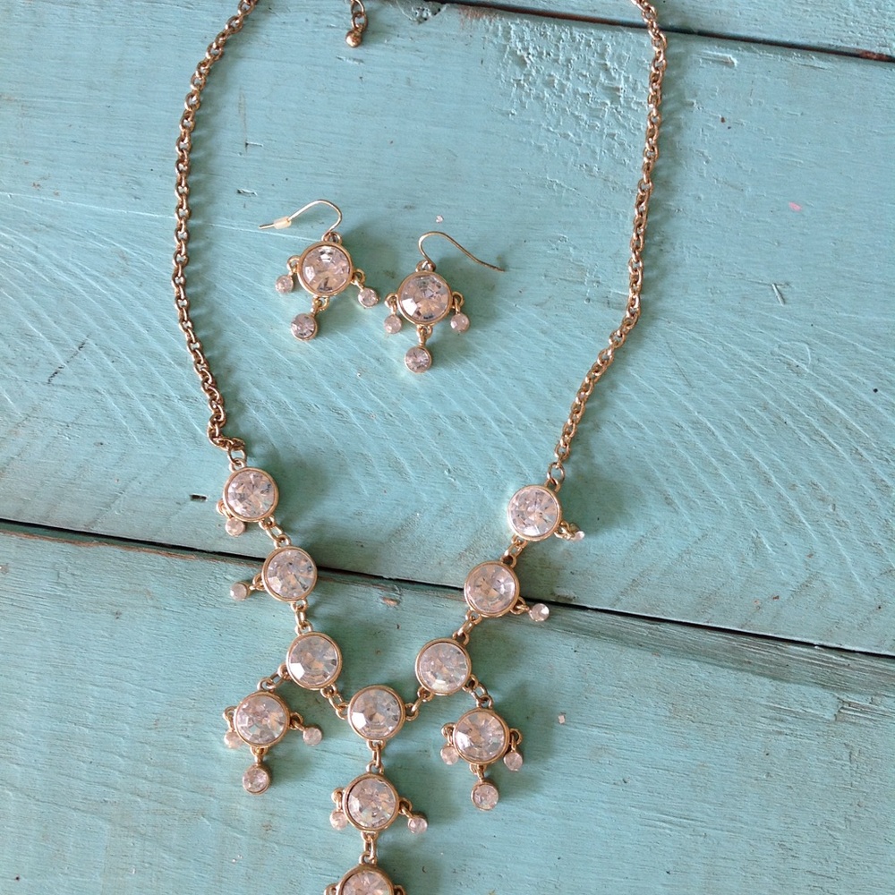 Necklace set.